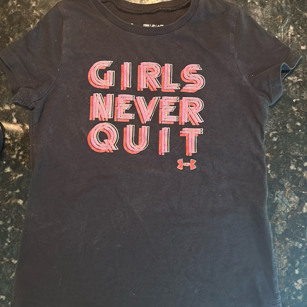 Girls never quit black tee size youth S